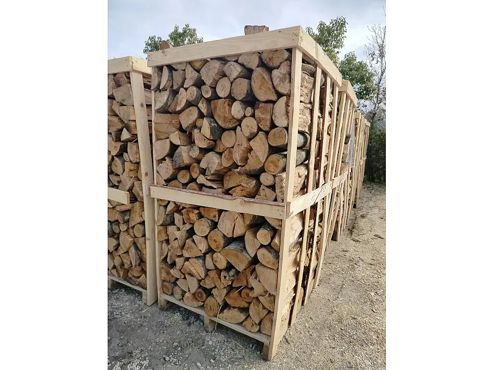 Legna da ardere italiana stagionata su pallet, pronta all'uso. – Image 3