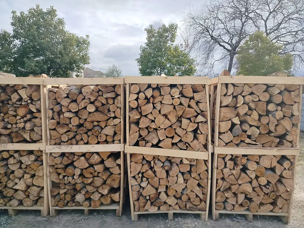 Legna da ardere italiana stagionata su pallet, pronta all'uso. – Image 2