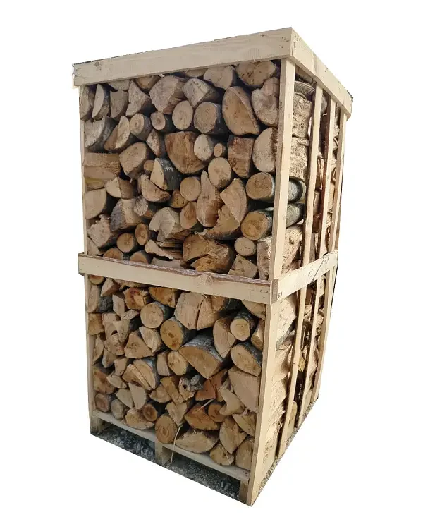 Legna da ardere italiana stagionata su pallet, pronta all'uso.